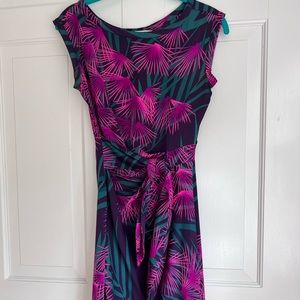 Gorgeous and very flattering DVF silk and Lycra dress. Very comfortable. Size 0